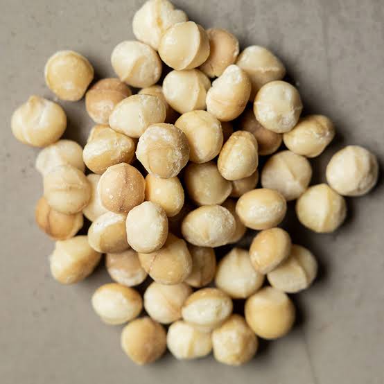 RAW MACADAMIA PER KG