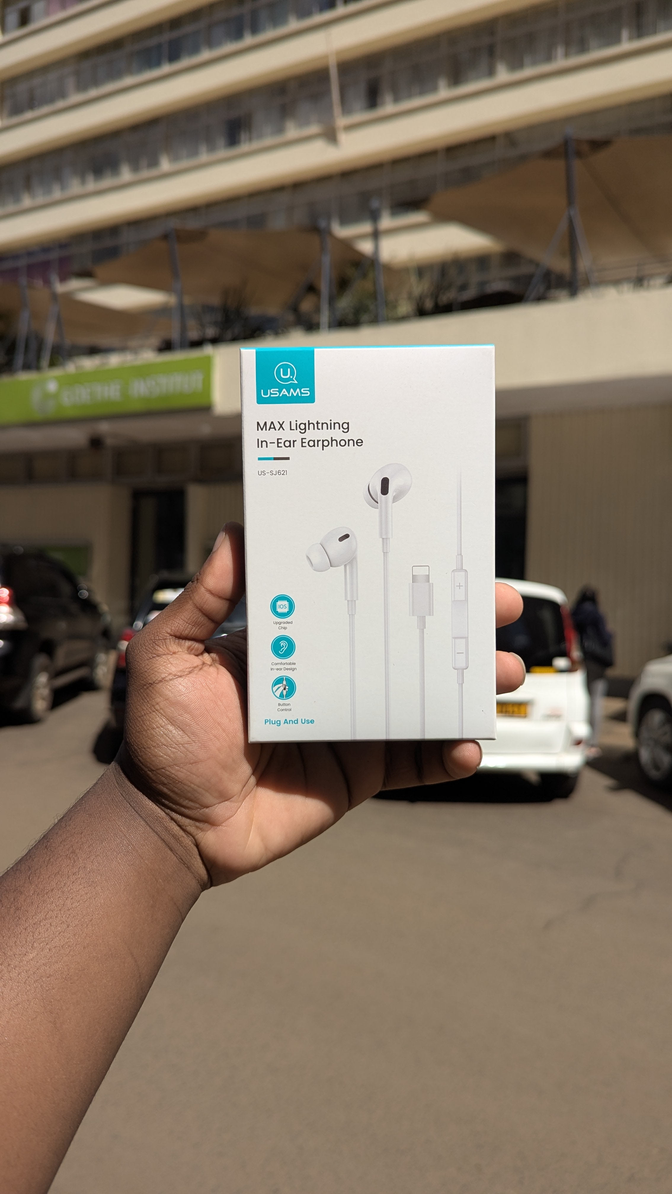 Max Lighting  In-Ear  Earphones